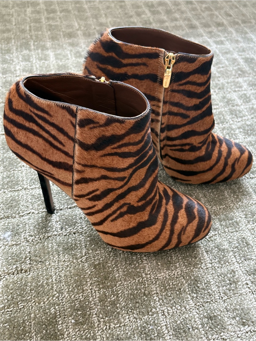 Sergio Rossi sz 8 eu 38 Pony Hair Tiger-Print Ankle Booties with Side Zip